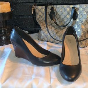 ✨🆕👠 Practically new black heels from Clark’s